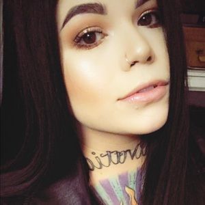 Meet your Posher, Victoria